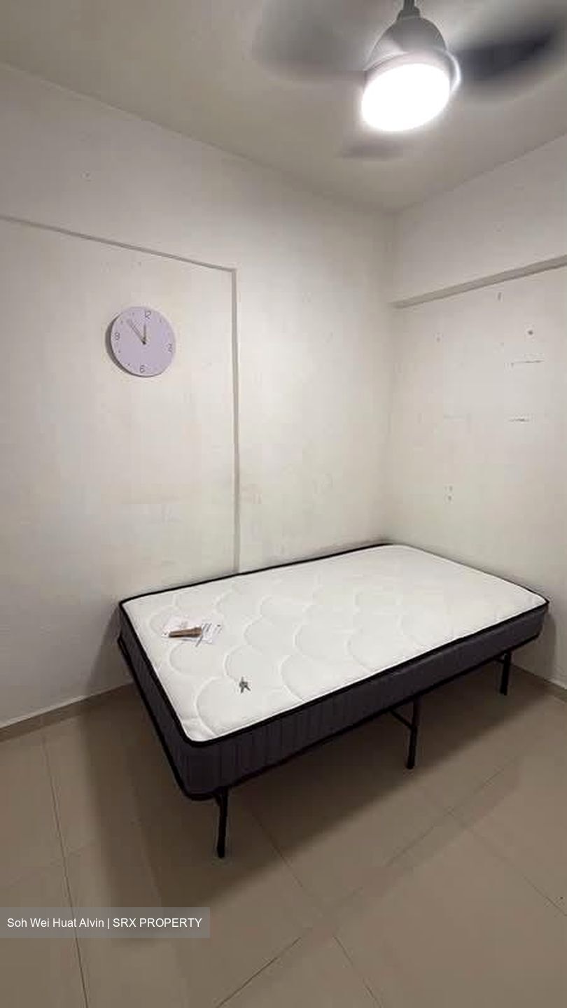 Blk 558 Jurong West Street 42 (Jurong West), HDB Executive #591311331